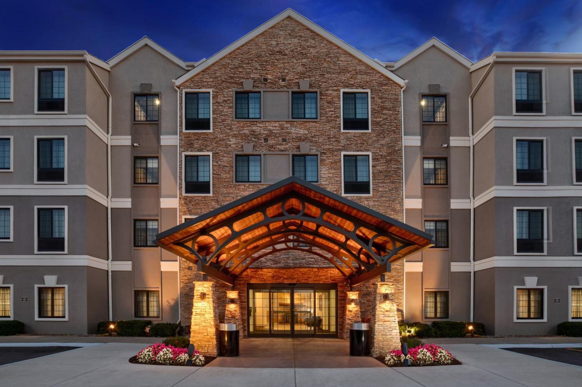 Staybridge Suites Omaha 80Th And Dodge By Ihg Εξωτερικό φωτογραφία