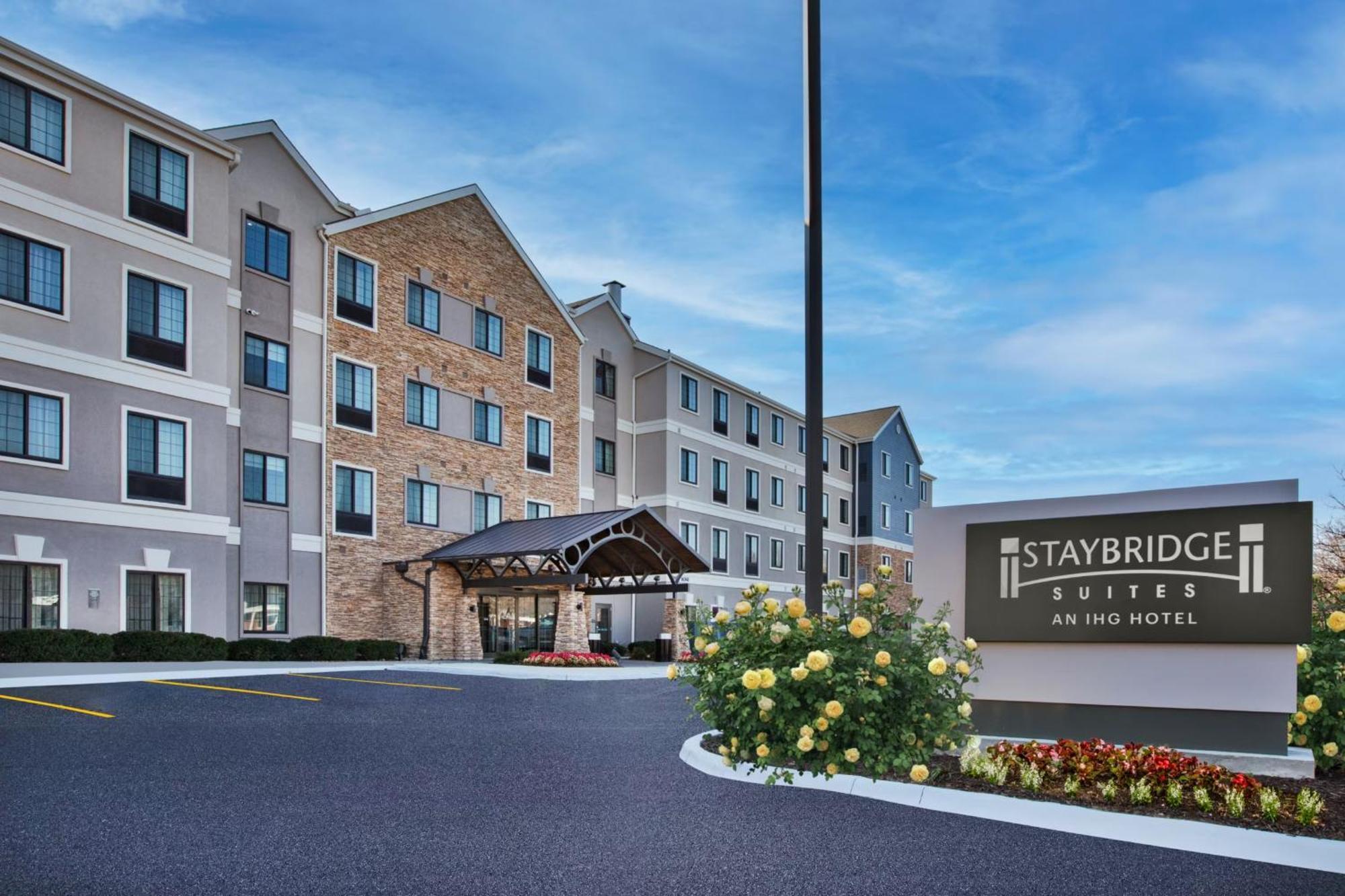 Staybridge Suites Omaha 80Th And Dodge By Ihg Εξωτερικό φωτογραφία