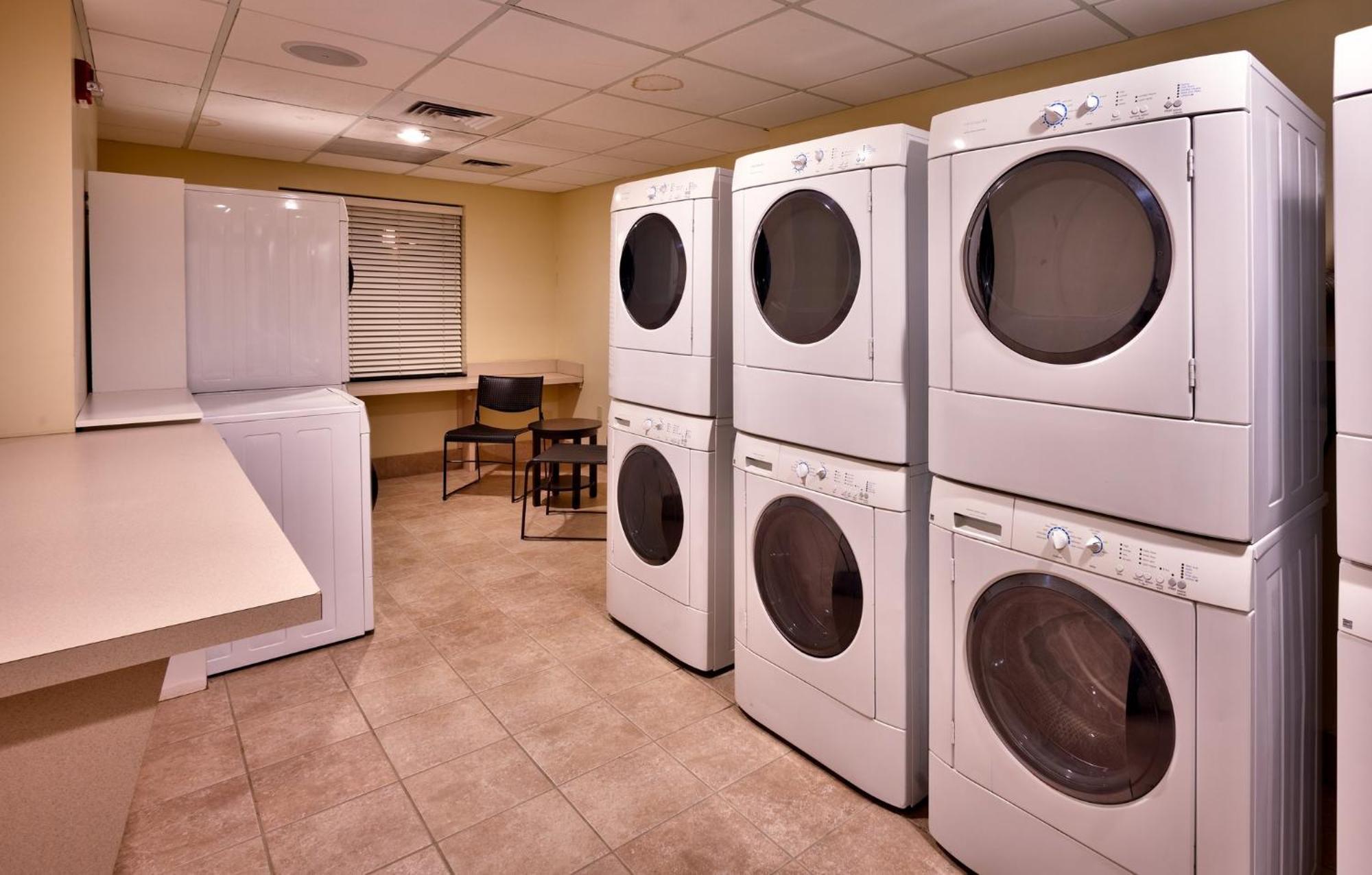 Staybridge Suites Omaha 80Th And Dodge By Ihg Εξωτερικό φωτογραφία