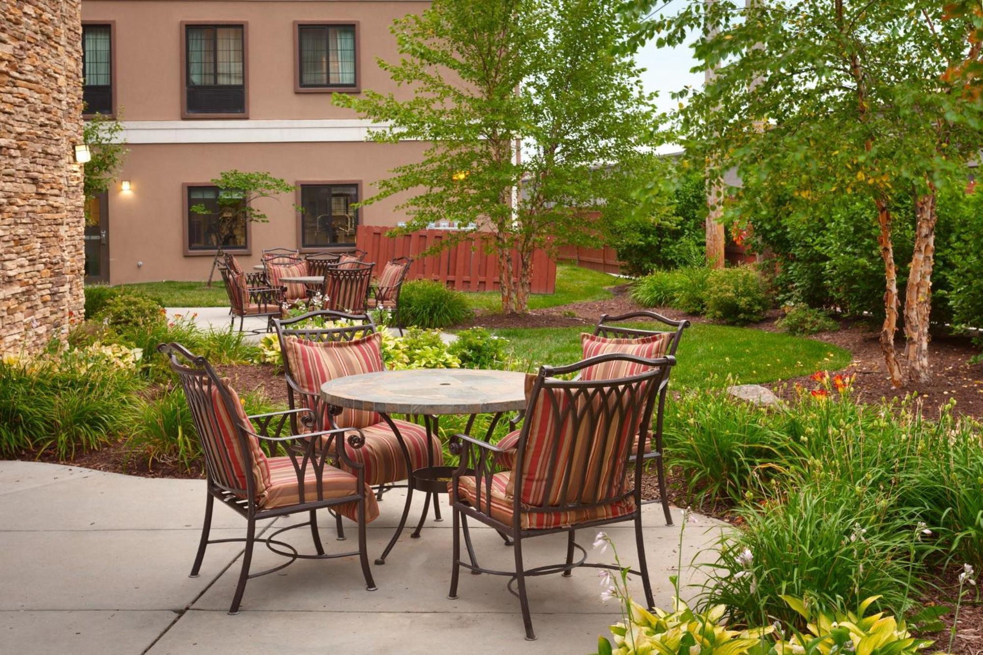 Staybridge Suites Omaha 80Th And Dodge By Ihg Εξωτερικό φωτογραφία
