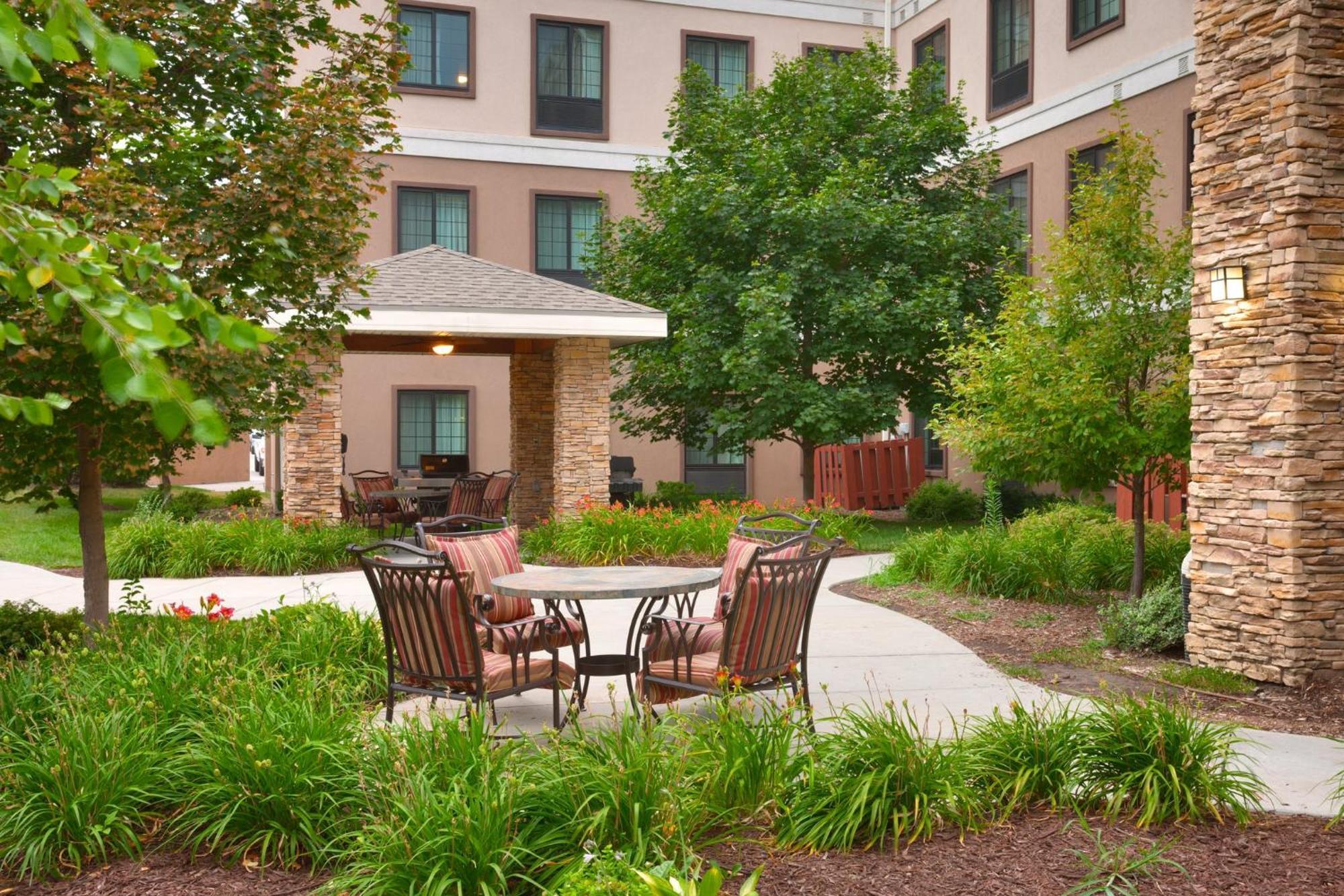 Staybridge Suites Omaha 80Th And Dodge By Ihg Εξωτερικό φωτογραφία