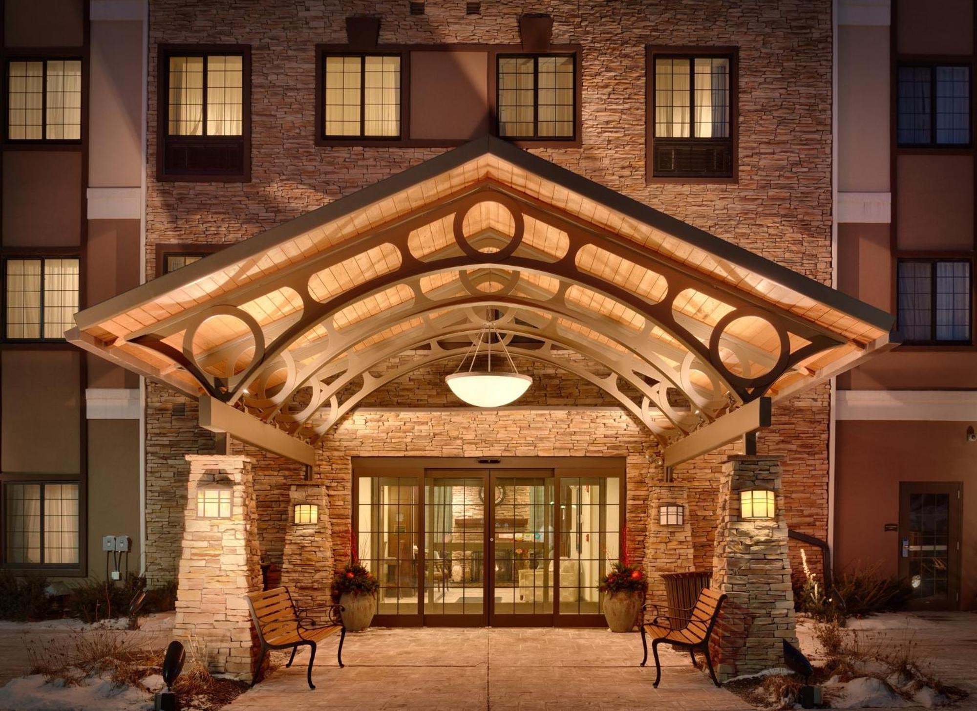 Staybridge Suites Omaha 80Th And Dodge By Ihg Εξωτερικό φωτογραφία