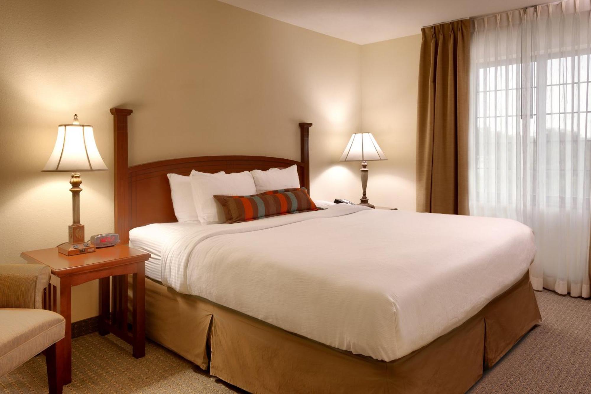 Staybridge Suites Omaha 80Th And Dodge By Ihg Εξωτερικό φωτογραφία