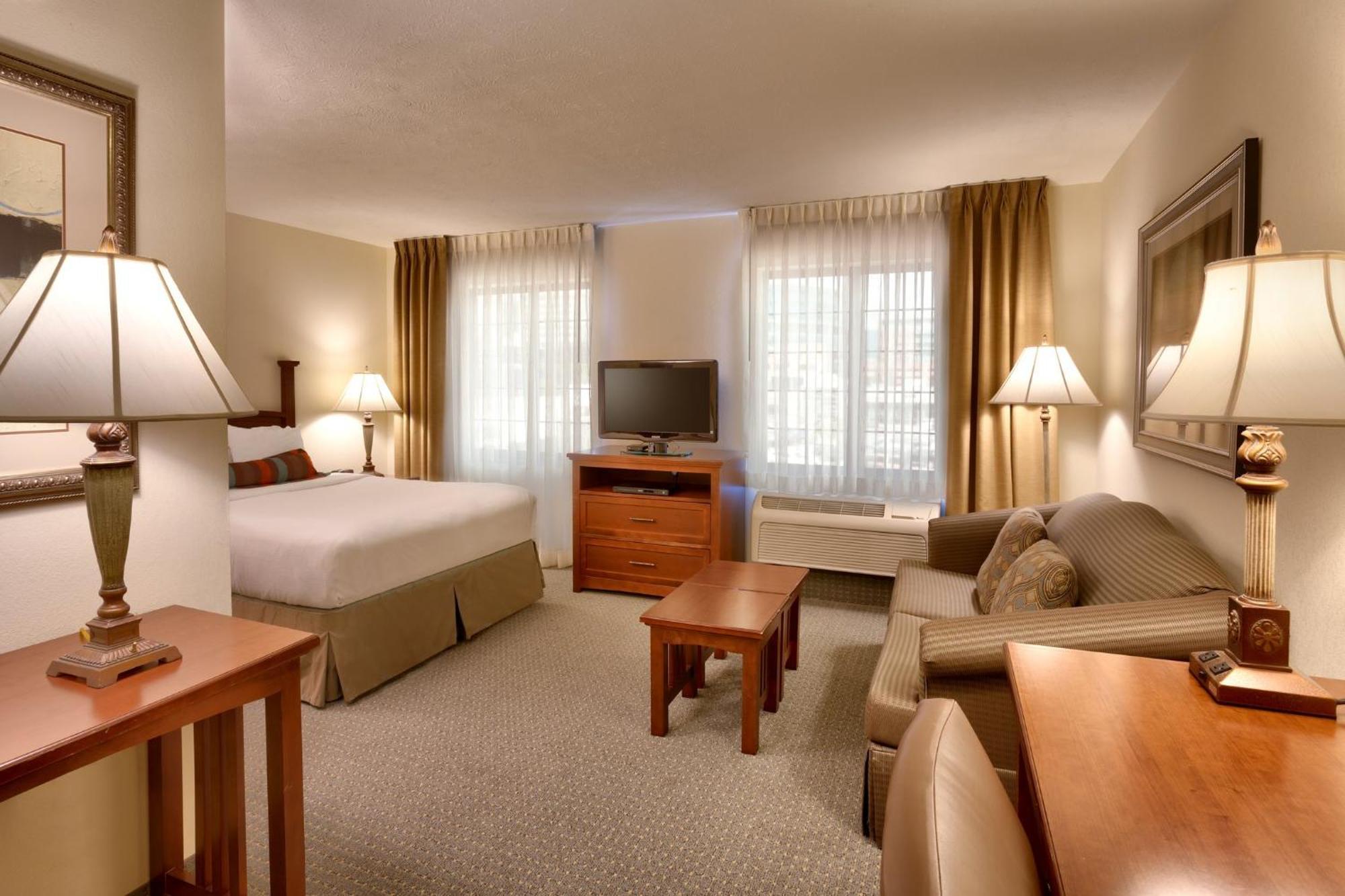 Staybridge Suites Omaha 80Th And Dodge By Ihg Εξωτερικό φωτογραφία