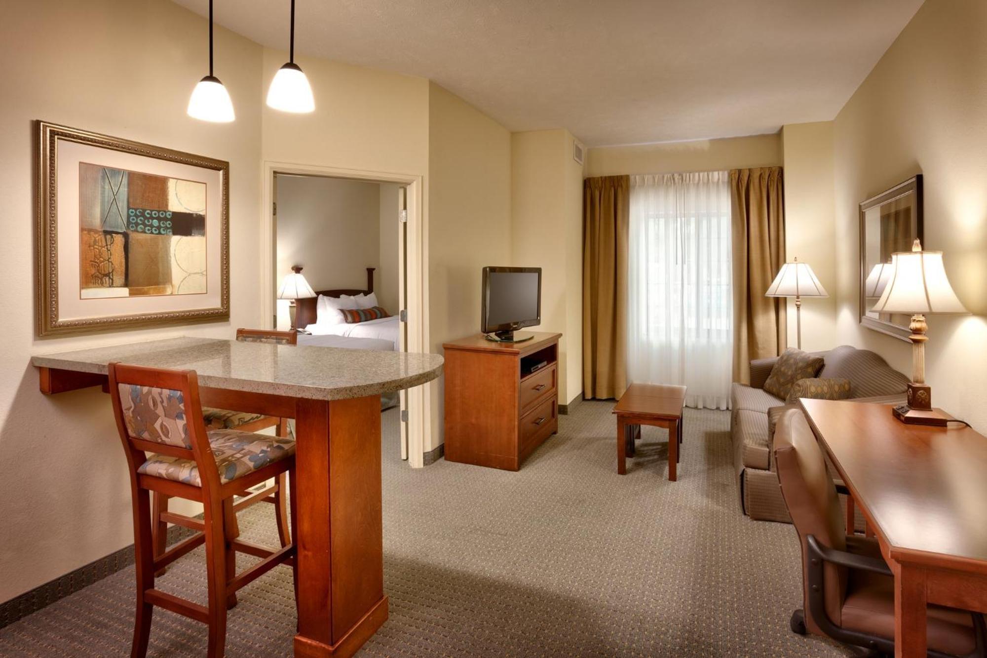 Staybridge Suites Omaha 80Th And Dodge By Ihg Εξωτερικό φωτογραφία